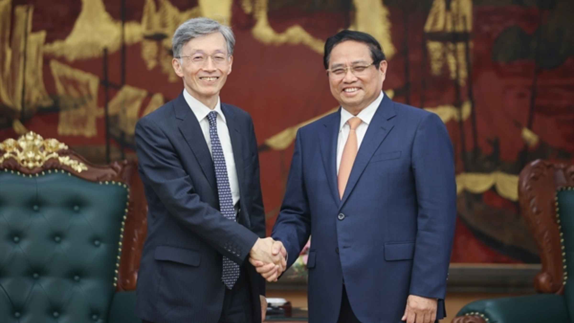 import canvas shoes from vietnam