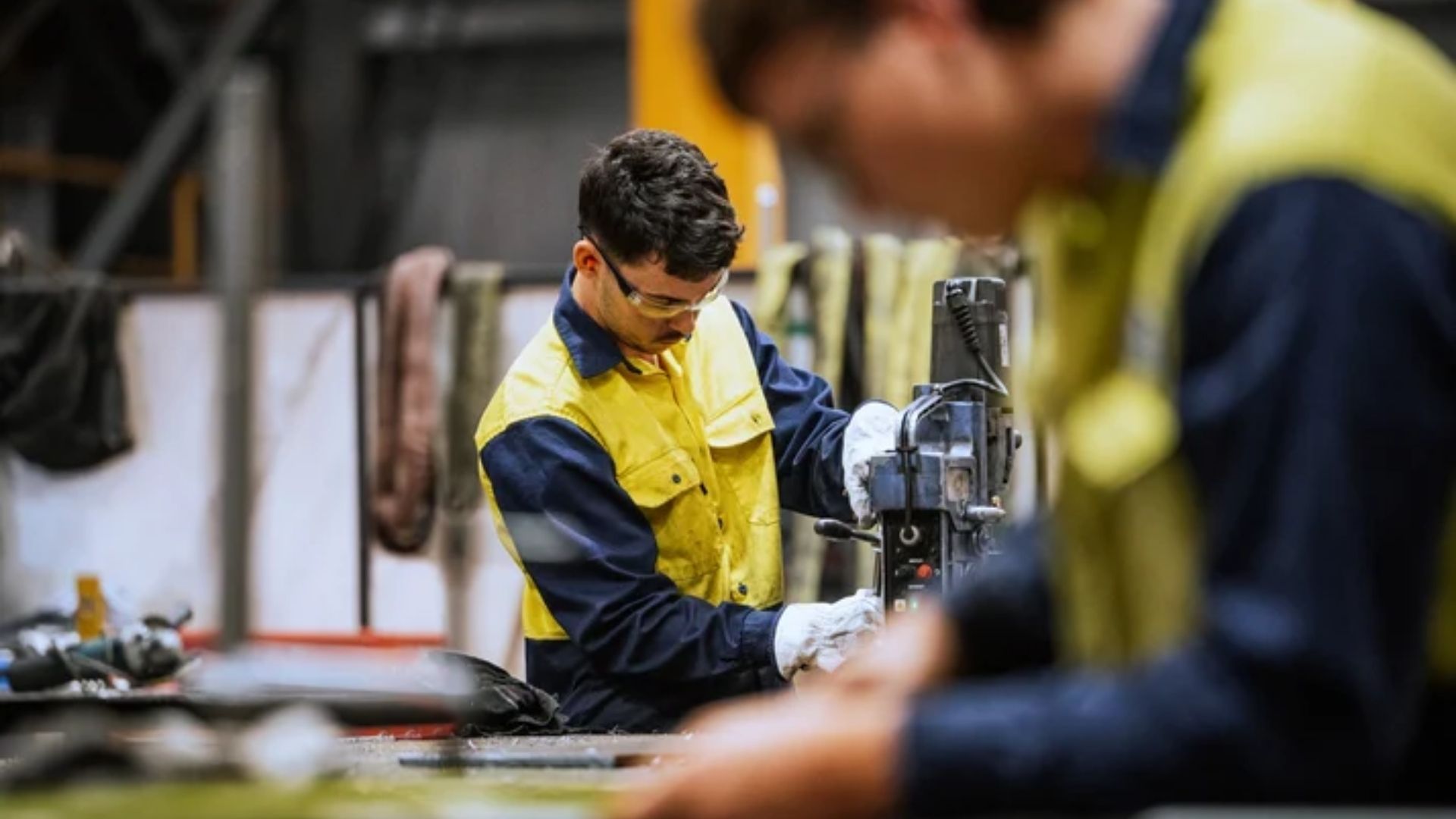 china offer low labor costs